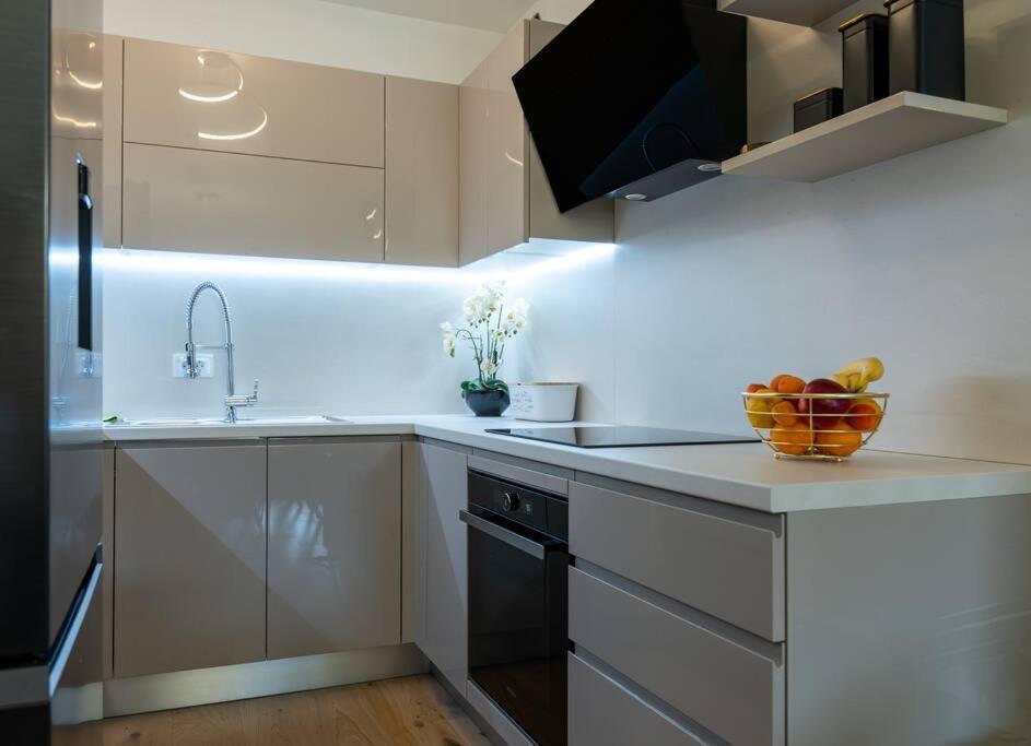 Capsula Luxury Apartment אומאג מראה חיצוני תמונה