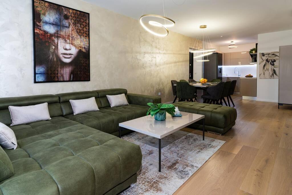 Capsula Luxury Apartment אומאג מראה חיצוני תמונה