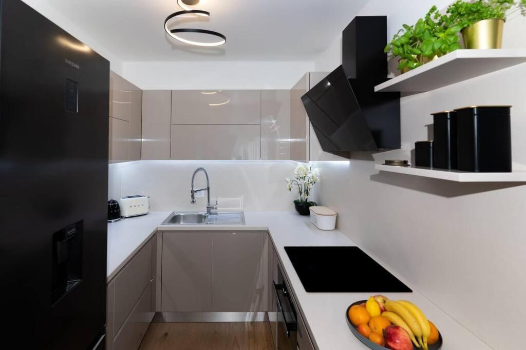 Capsula Luxury Apartment אומאג מראה חיצוני תמונה